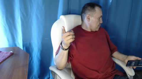 ferdignan0329 online show from April 19, 4:28 pm