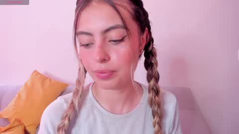 Snapshot of fernanda_aaa chatting on April 8, 3:01 pm fernanda online show from April 8, 3:01 pm