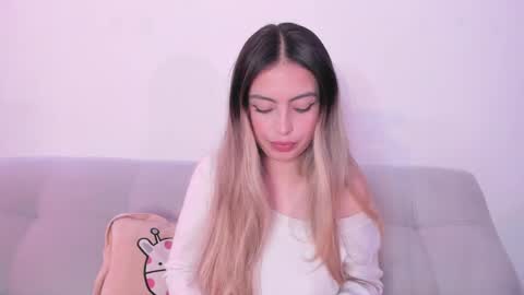Snapshot of fernanda_aaa chatting on April 21, 2:23 pm fernanda online show from April 21, 2:23 pm