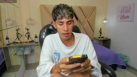 FER PHOENIX online show from November 7, 3:17 am