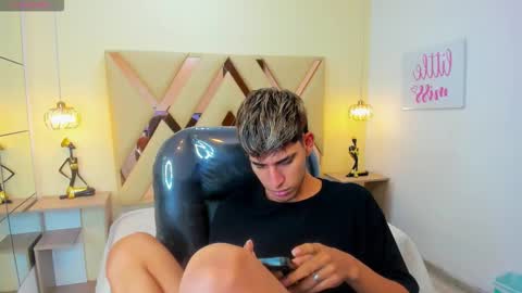 FER PHOENIX online show from November 28, 3:53 am