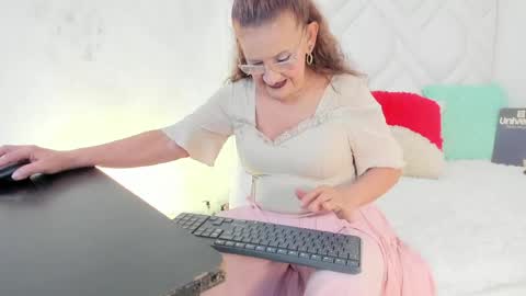 Snapshot of ferrimature chatting on May 29, 8:07 pm Marcela online show from May 29, 8:07 pm