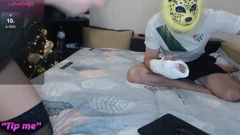 Snapshot of fialka42 chatting on December 19, 8:02 pm Alex33 Julia30 online show from December 19, 8:02 pm