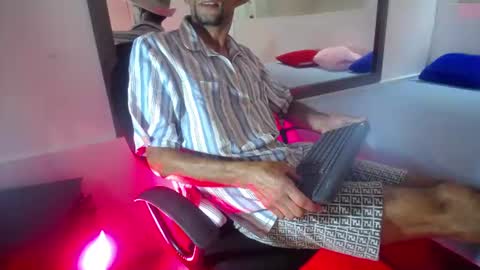 Snapshot of fido_bedoya chatting on June 17, 3:31 am Fido0 slim online show from June 17, 3:31 am