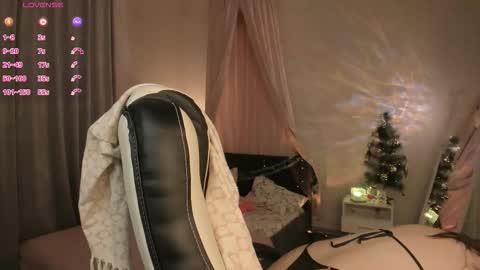 Snapshot of fieryfeline chatting on December 4, 3:05 am Filla online show from December 4, 3:05 am