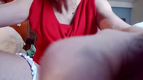 fifi010203 online show from October 30, 1:12 pm