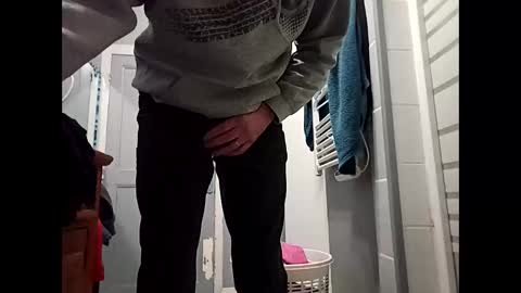 fifi010203 online show from December 1, 6:46 pm