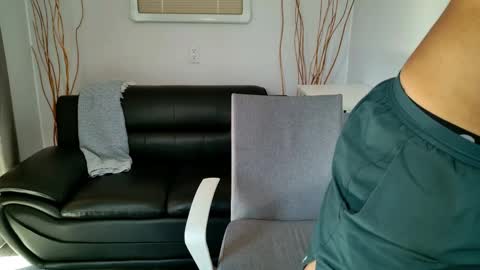 Snapshot of finch93 chatting on October 5, 3:32 pm Nick online show from October 5, 3:32 pm