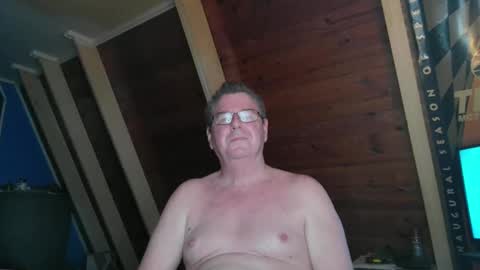 Snapshot of finderfiner chatting on November 15, 8:00 am finderfiner online show from November 15, 8:00 am