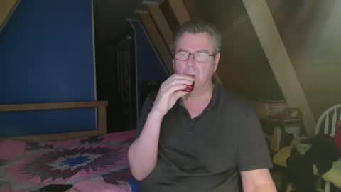 Snapshot of finderfiner chatting on November 22, 7:07 am finderfiner online show from November 22, 7:07 am