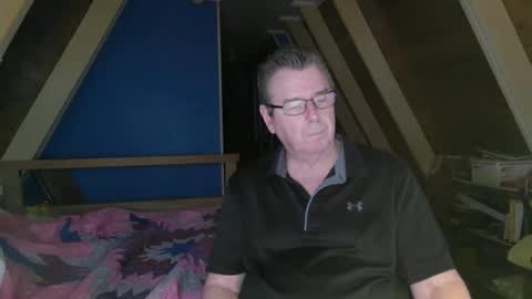 Snapshot of finderfiner chatting on November 23, 10:48 am finderfiner online show from November 23, 10:48 am