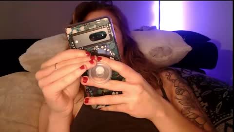 Snapshot of findomgoddessnatalia chatting on November 25, 10:21 pm Goddess Natalia Findom online show from November 25, 10:21 pm