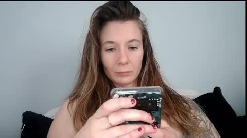 Snapshot of findomgoddessnatalia chatting on December 5, 6:15 pm Goddess Natalia Findom online show from December 5, 6:15 pm