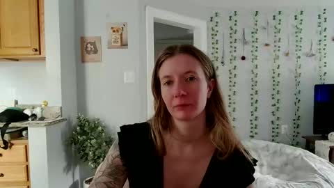 Snapshot of findomgoddessnatalia chatting on May 15, 4:58 pm Goddess Natalia Findom online show from May 15, 4:58 pm