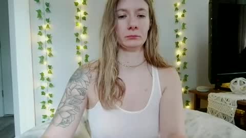 Snapshot of findomgoddessnatalia chatting on June 16, 4:31 pm Goddess Natalia Findom online show from June 16, 4:31 pm