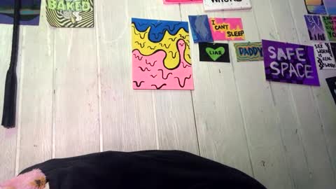 Snapshot of findommefoxi chatting on December 15, 11:23 am findommefoxi online show from December 15, 11:23 am