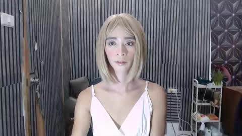 fiona908995 online show from May 1, 10:42 am