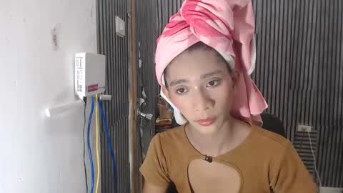 Snapshot of fiona908995 chatting on June 11, 10:13 am fiona908995 online show from June 11, 10:13 am