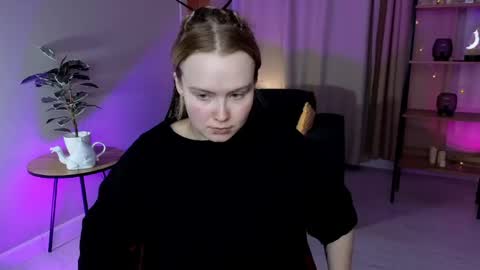 Fiona online show from April 28, 2:27 am