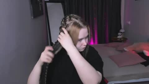Fiona online show from April 29, 11:33 pm