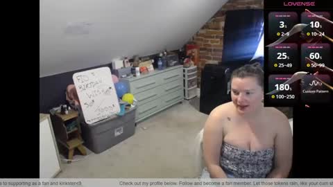 Snapshot of fionna_fineas chatting on May 21, 2:57 pm Fionna online show from May 21, 2:57 pm