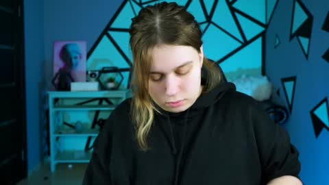 fiora online show from December 28, 5:12 am