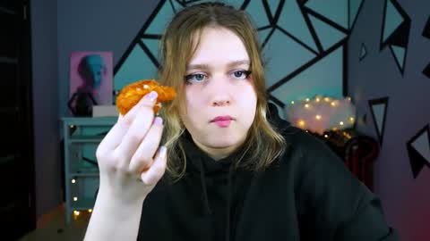 fiora online show from December 28, 12:03 pm