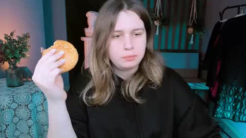 fiora online show from February 28, 9:25 am