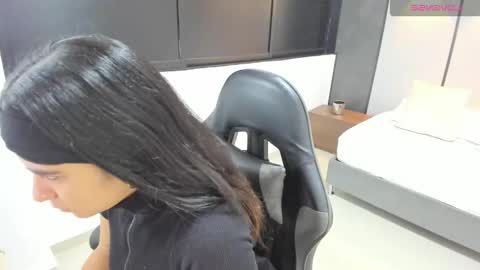 F I O R E L L A  online show from October 22, 7:13 pm