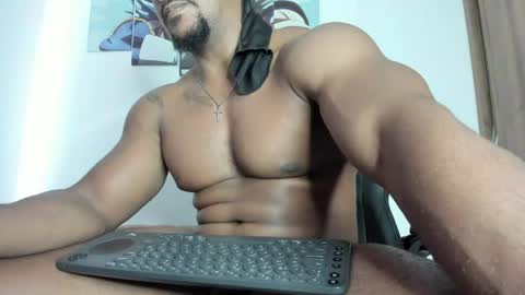 Snapshot of fit_fray chatting on June 17, 8:54 pm FRAIDER online show from June 17, 8:54 pm