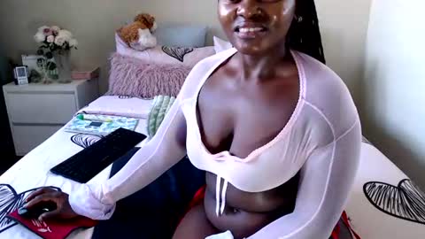 Snapshot of fitblair66_ chatting on June 18, 7:41 am fitblair66_ online show from June 18, 7:41 am