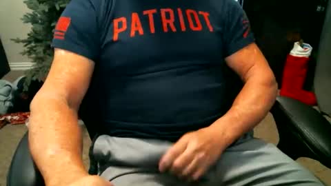 Snapshot of fitguy40 chatting on January 5, 10:46 pm fitguy40 online show from January 5, 10:46 pm