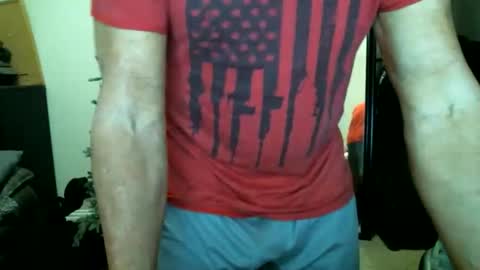 Snapshot of fitguy40 chatting on January 7, 4:04 am fitguy40 online show from January 7, 4:04 am