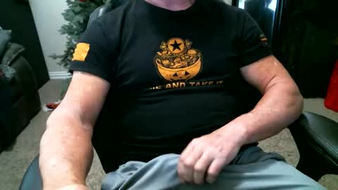 Snapshot of fitguy40 chatting on January 7, 9:50 pm fitguy40 online show from January 7, 9:50 pm