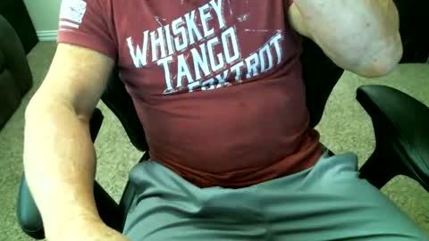 Snapshot of fitguy40 chatting on January 18, 8:34 pm fitguy40 online show from January 18, 8:34 pm