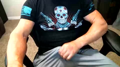 Snapshot of fitguy40 chatting on February 11, 8:47 pm fitguy40 online show from February 11, 8:47 pm