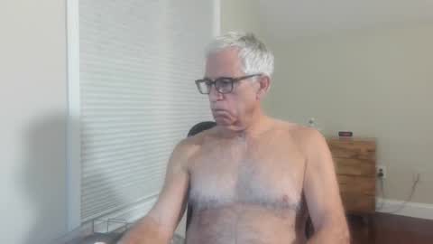 Snapshot of fitman999 chatting on November 4, 2:21 am Jon online show from November 4, 2:21 am