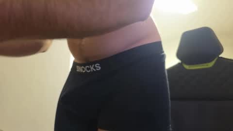 Snapshot of fitnessboy18 chatting on February 12, 6:08 am online show from February 12, 6:08 am