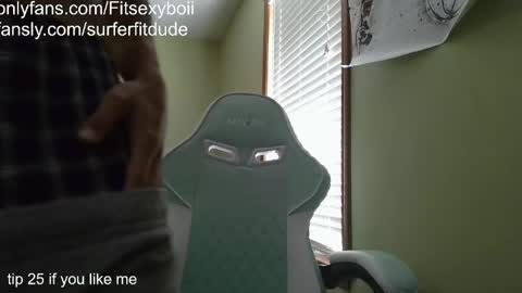 Snapshot of fitsexyboii chatting on April 24, 2:41 pm SurferFitdude online show from April 24, 2:41 pm
