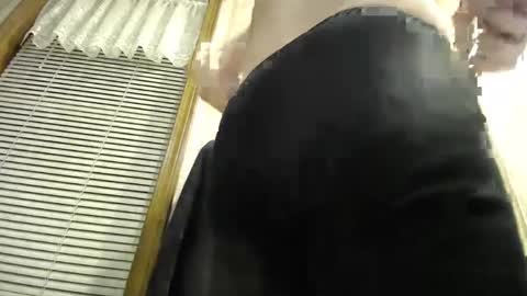 Snapshot of fitshow75 chatting on January 26, 3:06 am Links in Bio below online show from January 26, 3:06 am