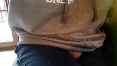 Snapshot of fiveforwilly1 chatting on January 9, 8:17 am Markus online show from January 9, 8:17 am