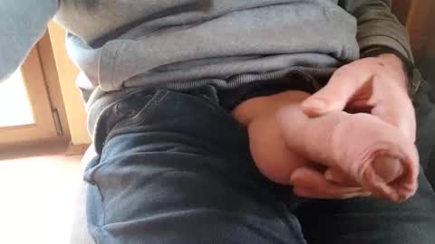 Snapshot of fiveforwilly1 chatting on February 5, 9:03 am Markus online show from February 5, 9:03 am