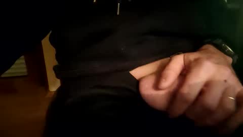 Snapshot of fiveforwilly1 chatting on February 9, 6:39 am Markus online show from February 9, 6:39 am