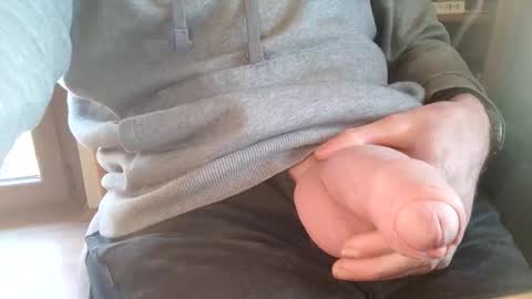 Snapshot of fiveforwilly1 chatting on March 1, 7:43 am Markus online show from March 1, 7:43 am