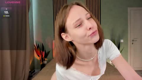 im Linda please give me thumbs up online show from September 18, 3:08 am