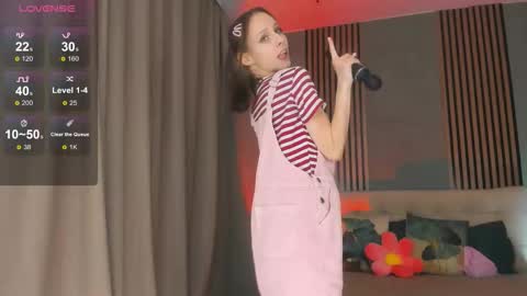 im Linda please give me thumbs up online show from November 25, 10:04 am