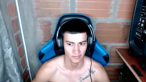 Snapshot of flacolatind chatting on December 17, 2:55 am FLACO online show from December 17, 2:55 am