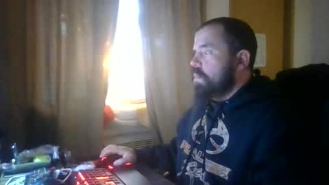 Snapshot of flagking85 chatting on December 17, 10:27 pm flagking 85 online show from December 17, 10:27 pm