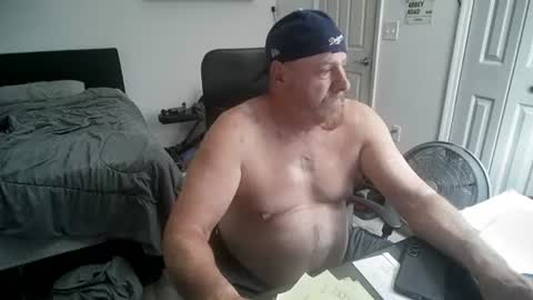 Snapshot of flaguy3233 chatting on August 2, 4:11 am Florida guy online show from August 2, 4:11 am