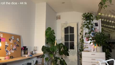 Snapshot of flaming_hotty chatting on December 22, 4:38 pm Eva online show from December 22, 4:38 pm